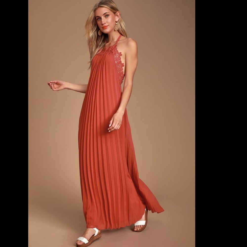 NWT Lulus’s Rust Red Lace Halter Maxi Dress♥️♥️